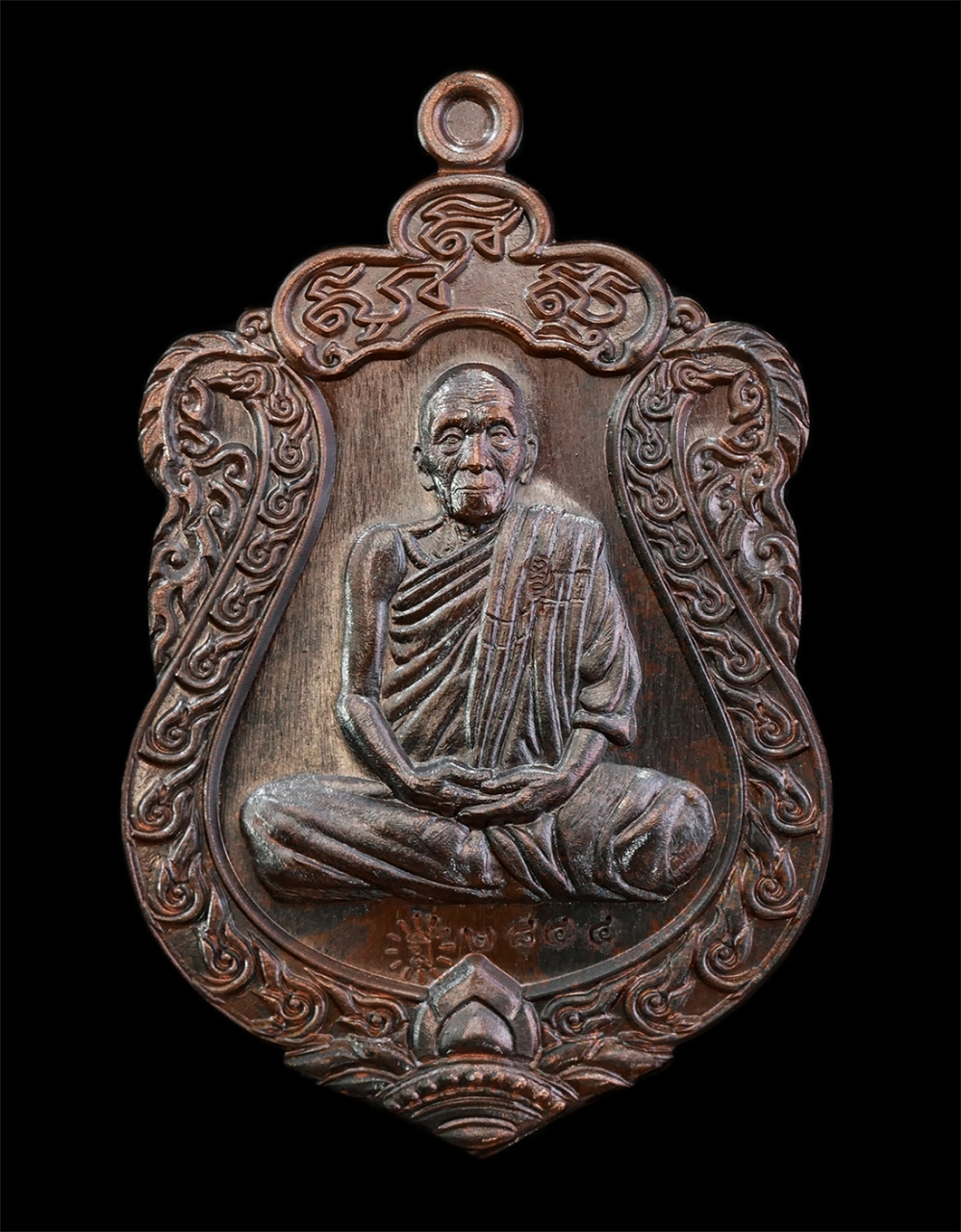 21May25 (14)ap.jpg - เหรียญเสมาสมปรารถนา รุ่นแรก หลวงปู่ที โชติปัญโญ ที่พักสงฆ์บ้านกระต่ายด่อน อ.ปรางกู่ จ.ศรีสะเกษ อายุวัฒนมงคล 80 ปี พ.ศ.2561 เหรียญเนื้อทองแดงมันปู ตอกโ [..] | https://kamulet.in.th